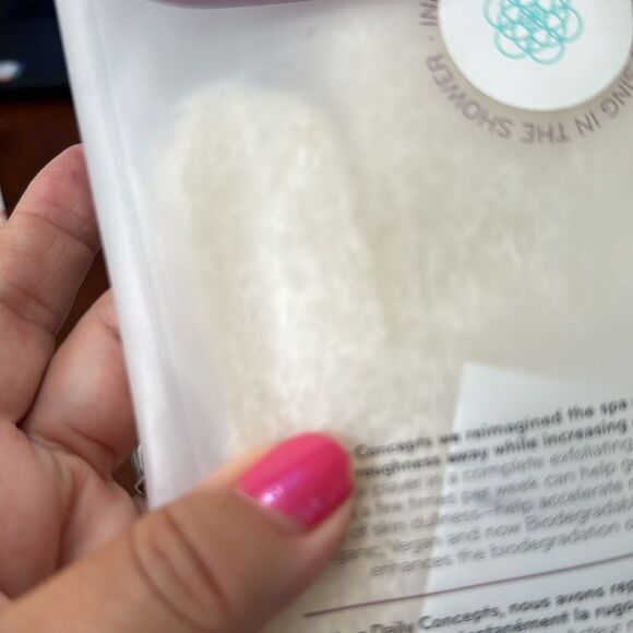 NEW Daily Concepts Exfoliating Spa Gloves - Picture 4 of 4